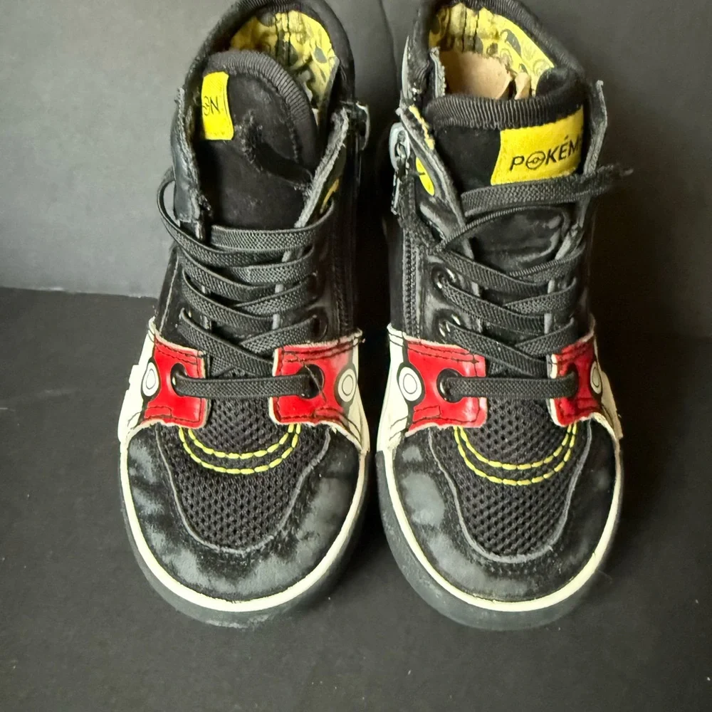Pokemon Shoes with Pikachu Kids Size 9 - Picture 2 of 7